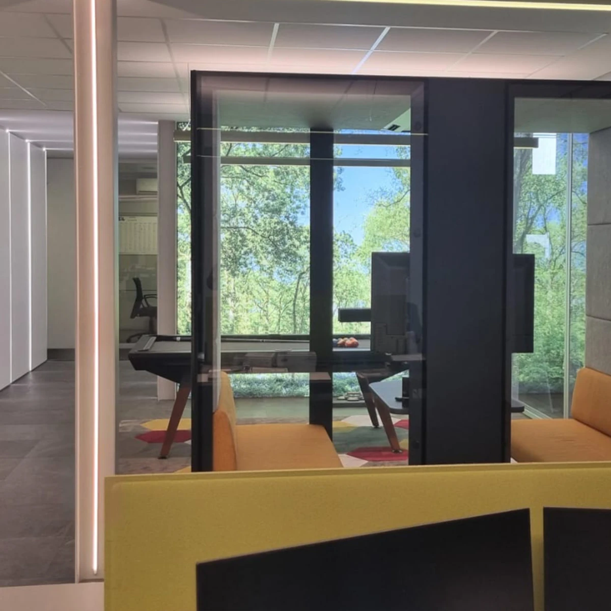 Billard Cornilleau installé dans un espace de détente en entreprise